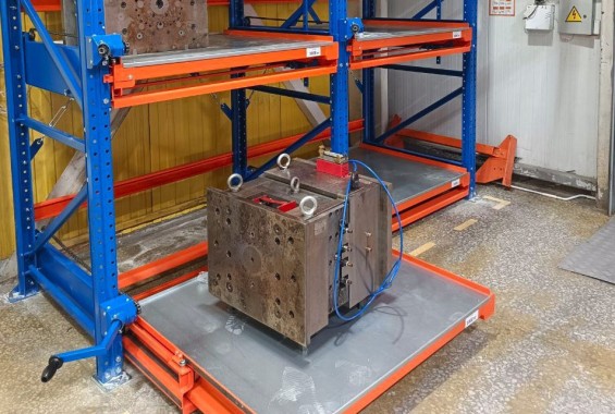 Стеллаж с выдвижными поддонами